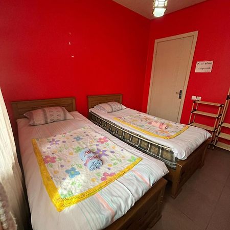 Guest House Barbi Batumi Bagian luar foto