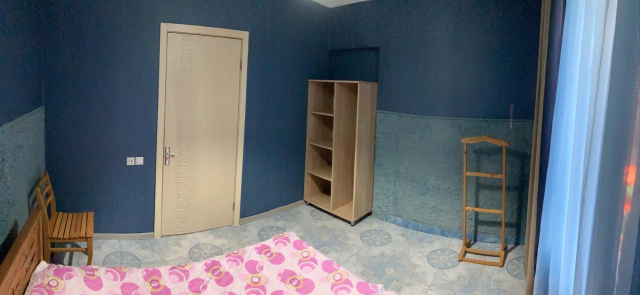 Guest House Barbi Batumi Bagian luar foto