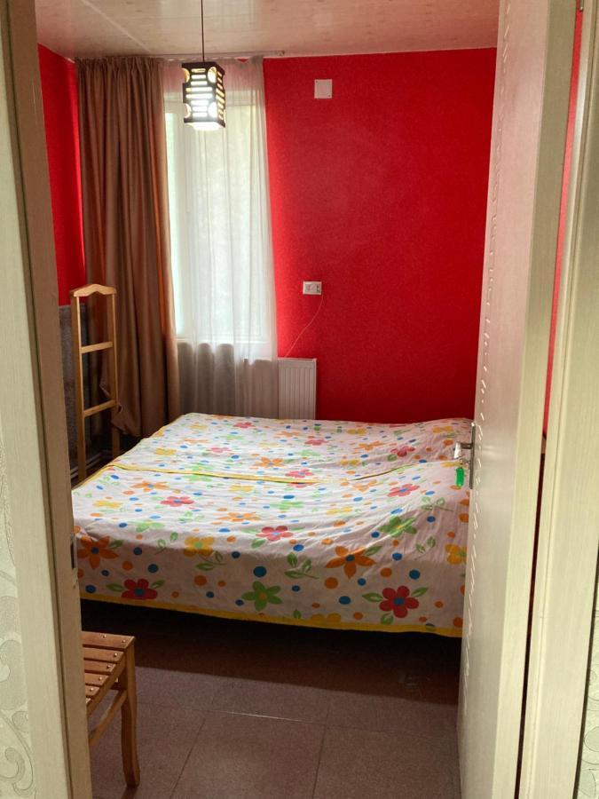 Guest House Barbi Batumi Bagian luar foto