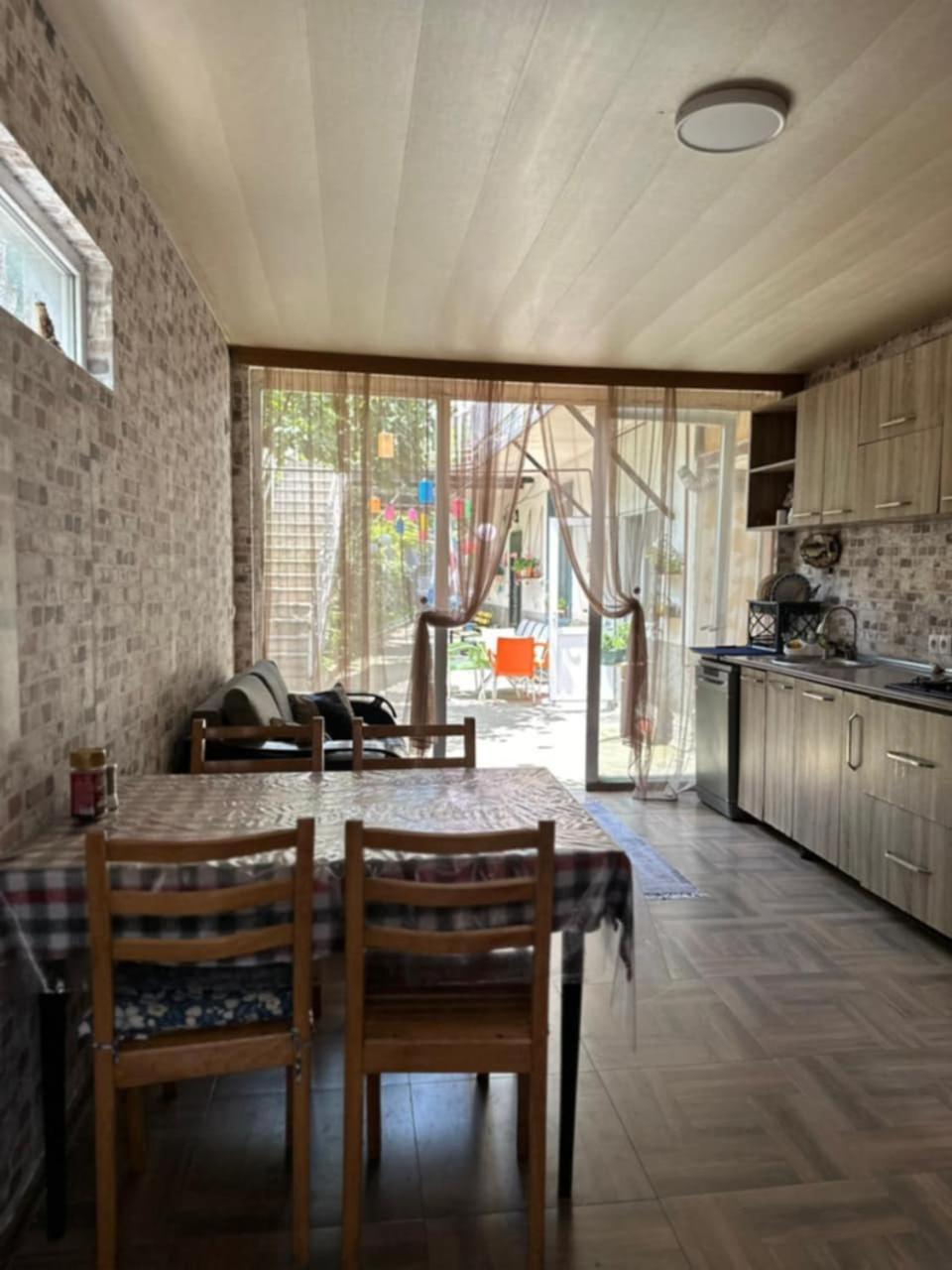 Guest House Barbi Batumi Bagian luar foto