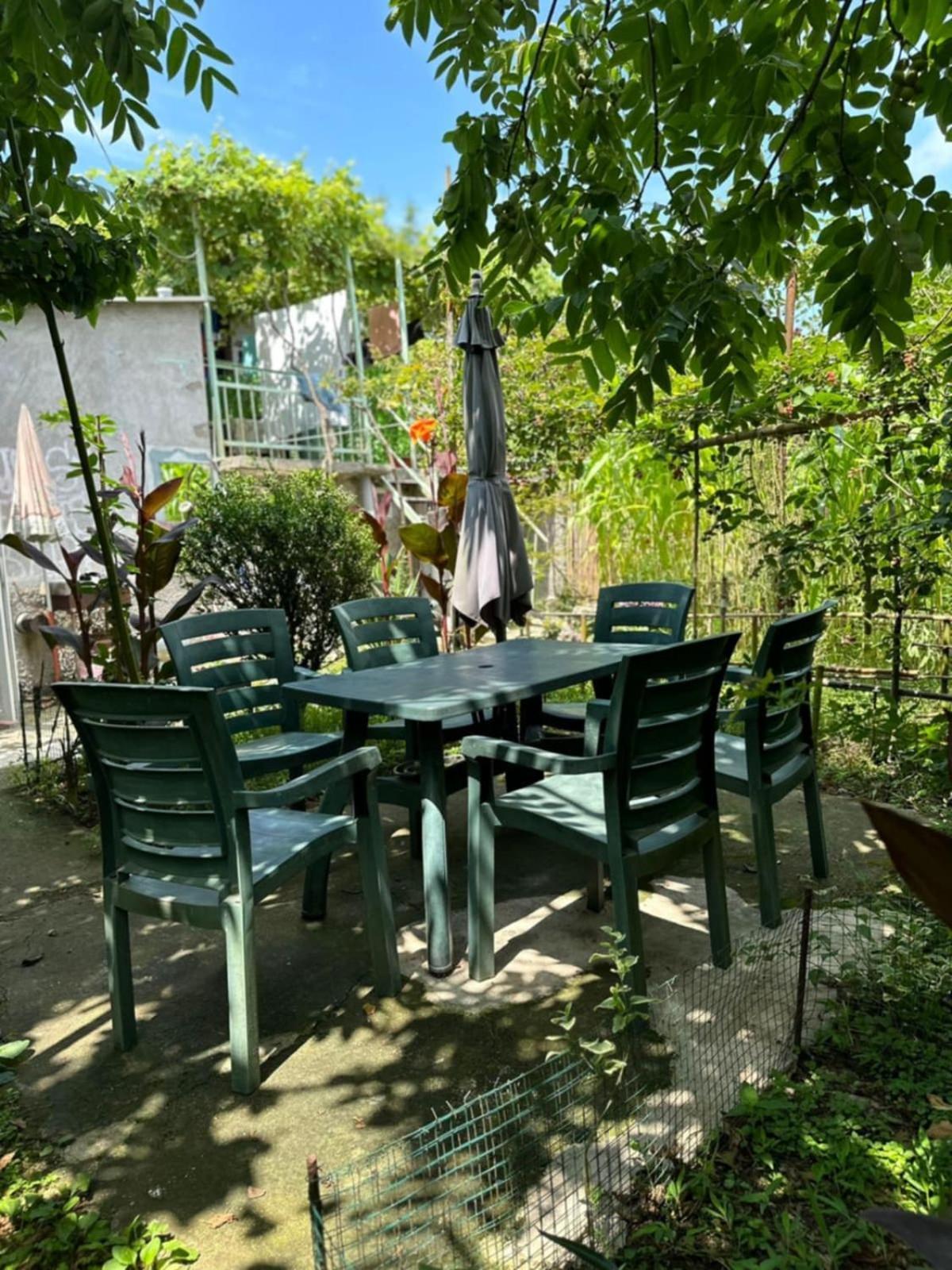Guest House Barbi Batumi Bagian luar foto