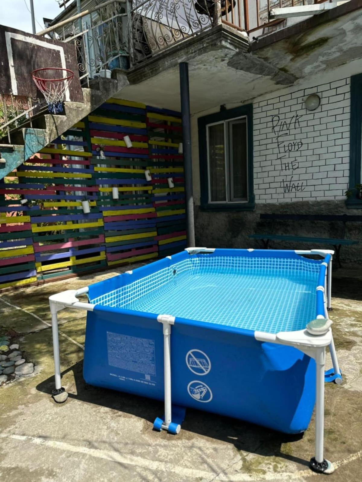 Guest House Barbi Batumi Bagian luar foto
