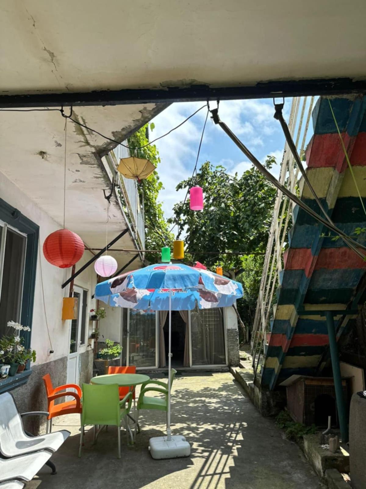 Guest House Barbi Batumi Bagian luar foto