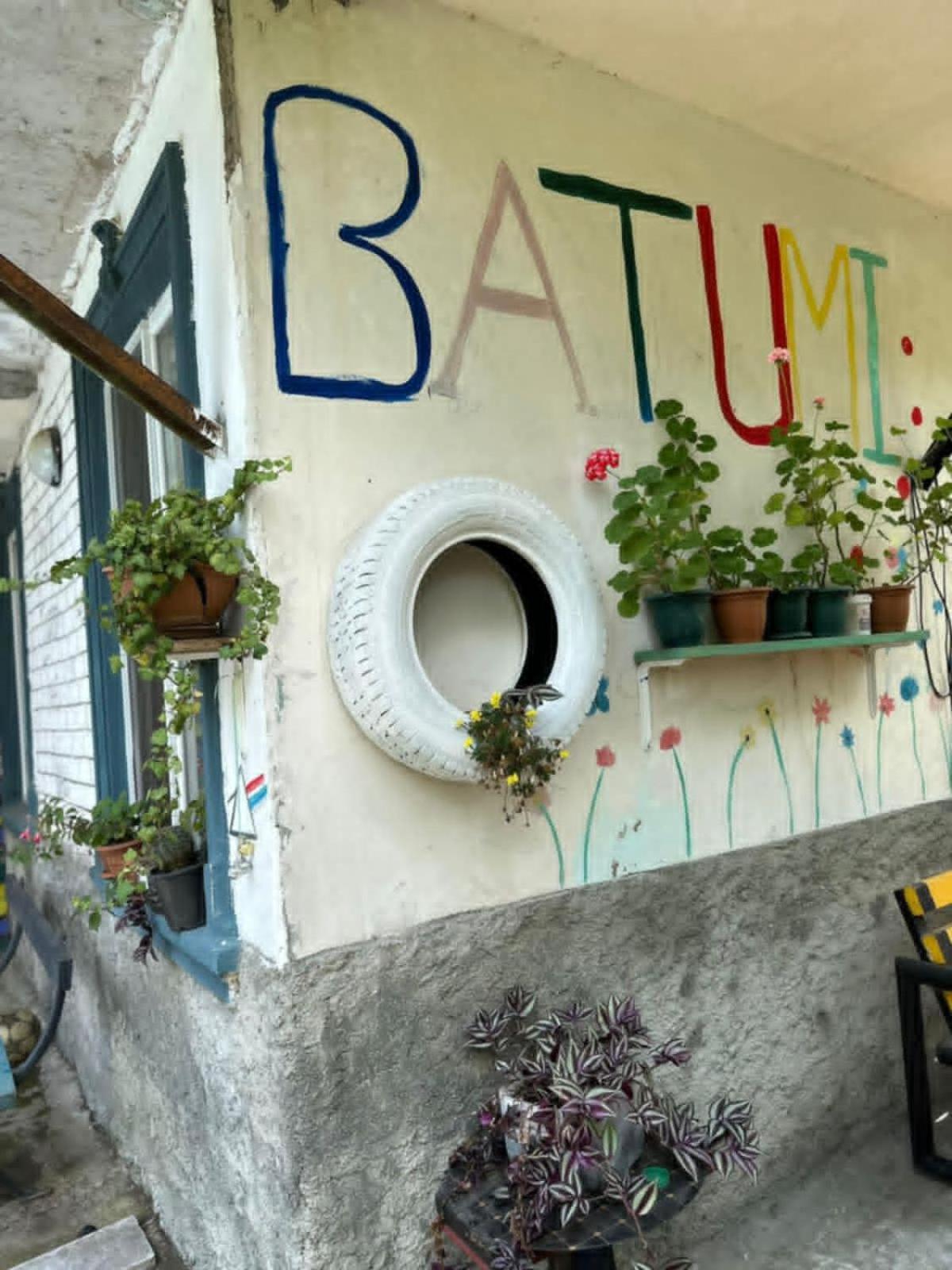 Guest House Barbi Batumi Bagian luar foto