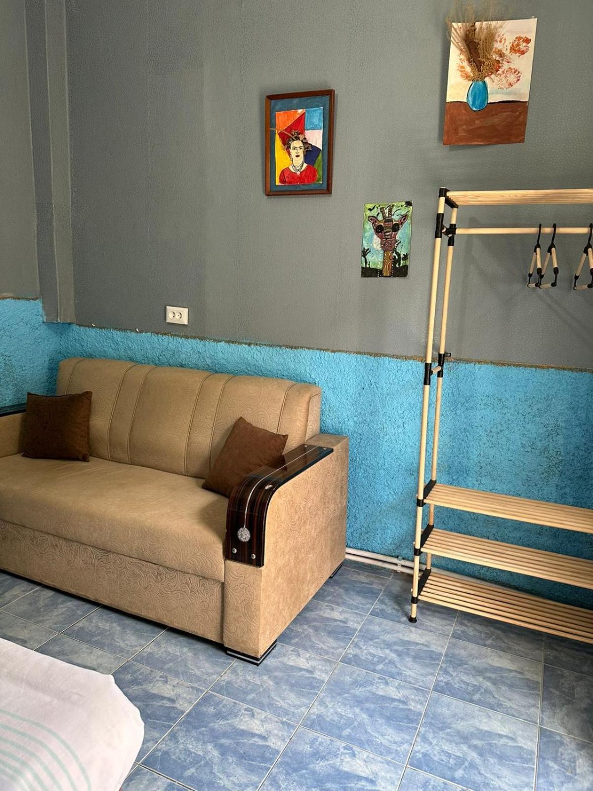 Guest House Barbi Batumi Bagian luar foto