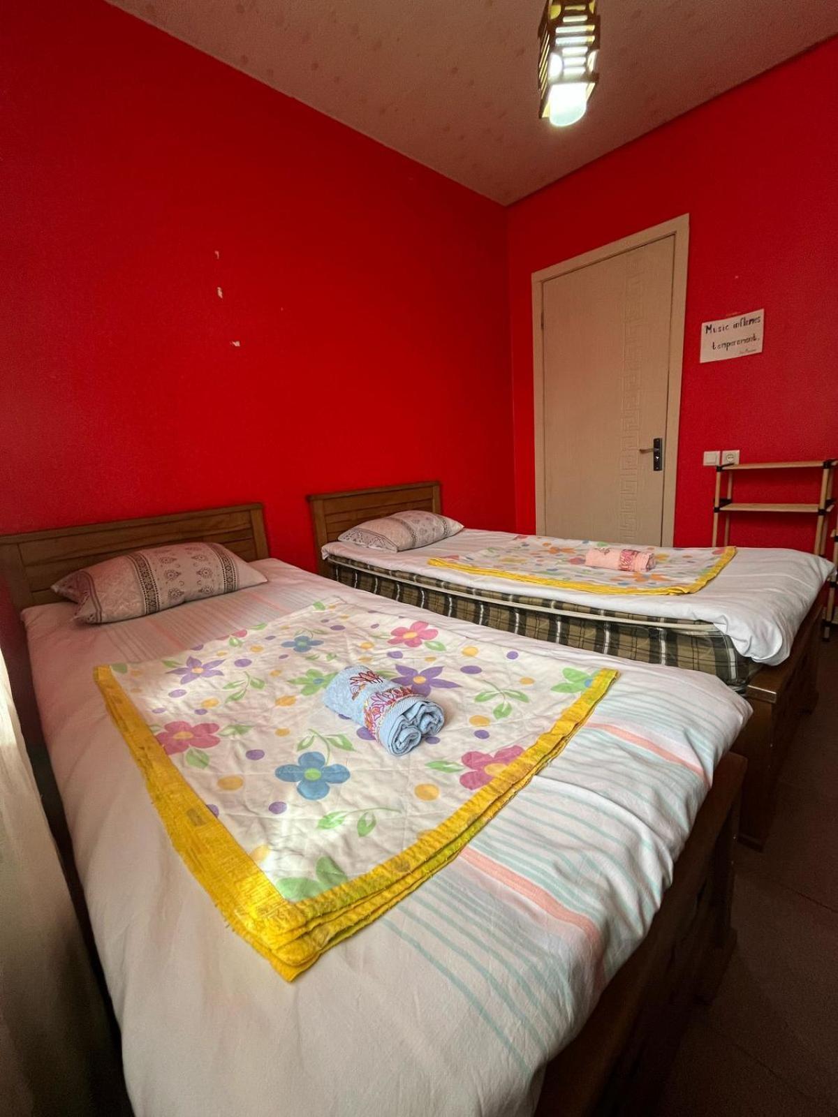 Guest House Barbi Batumi Bagian luar foto